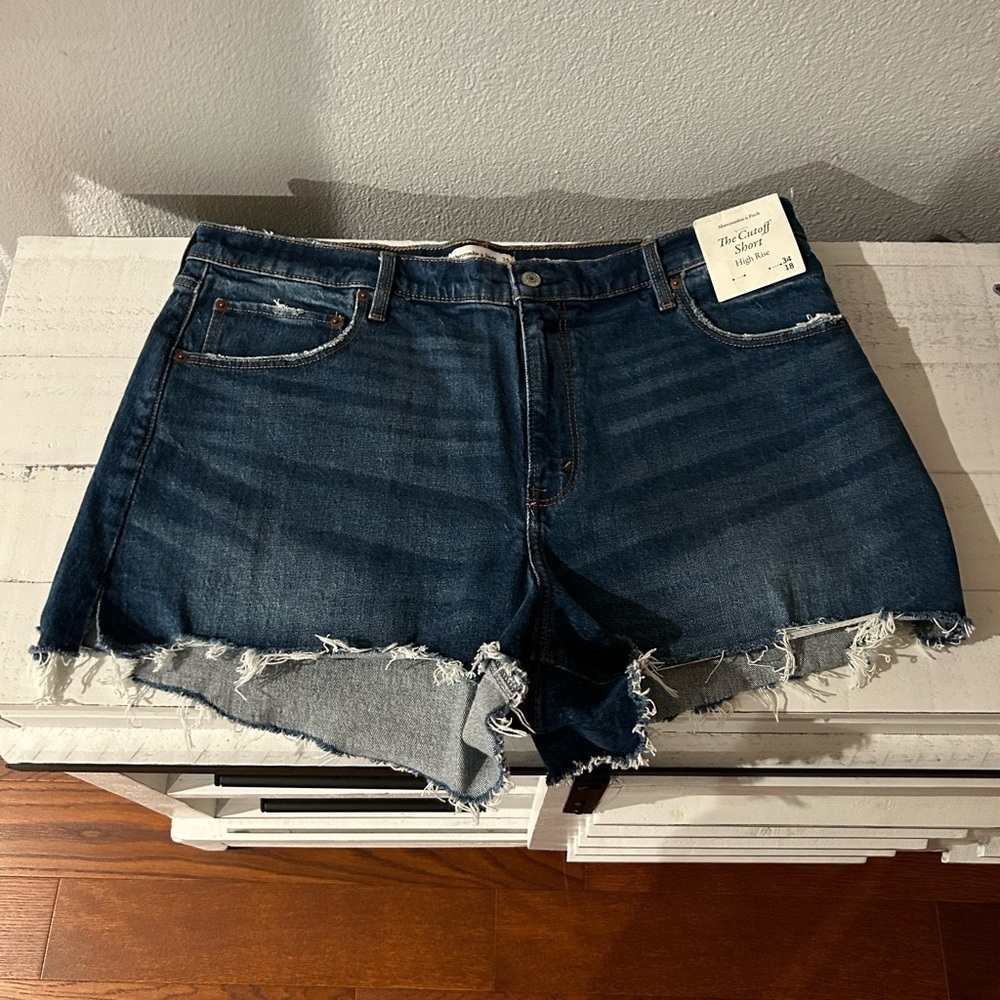 ABERCROMBIE & FITCH High Rise Mom Denim Raw Hem Shorts Size 34/18 Baddie Short - Picture 7 of 11